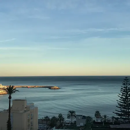 Vistas Al Mar Y Al Puerto Deportivo *
